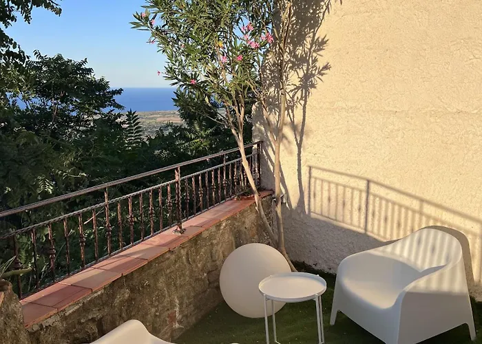 San Nicodemo Couette-café Ciro